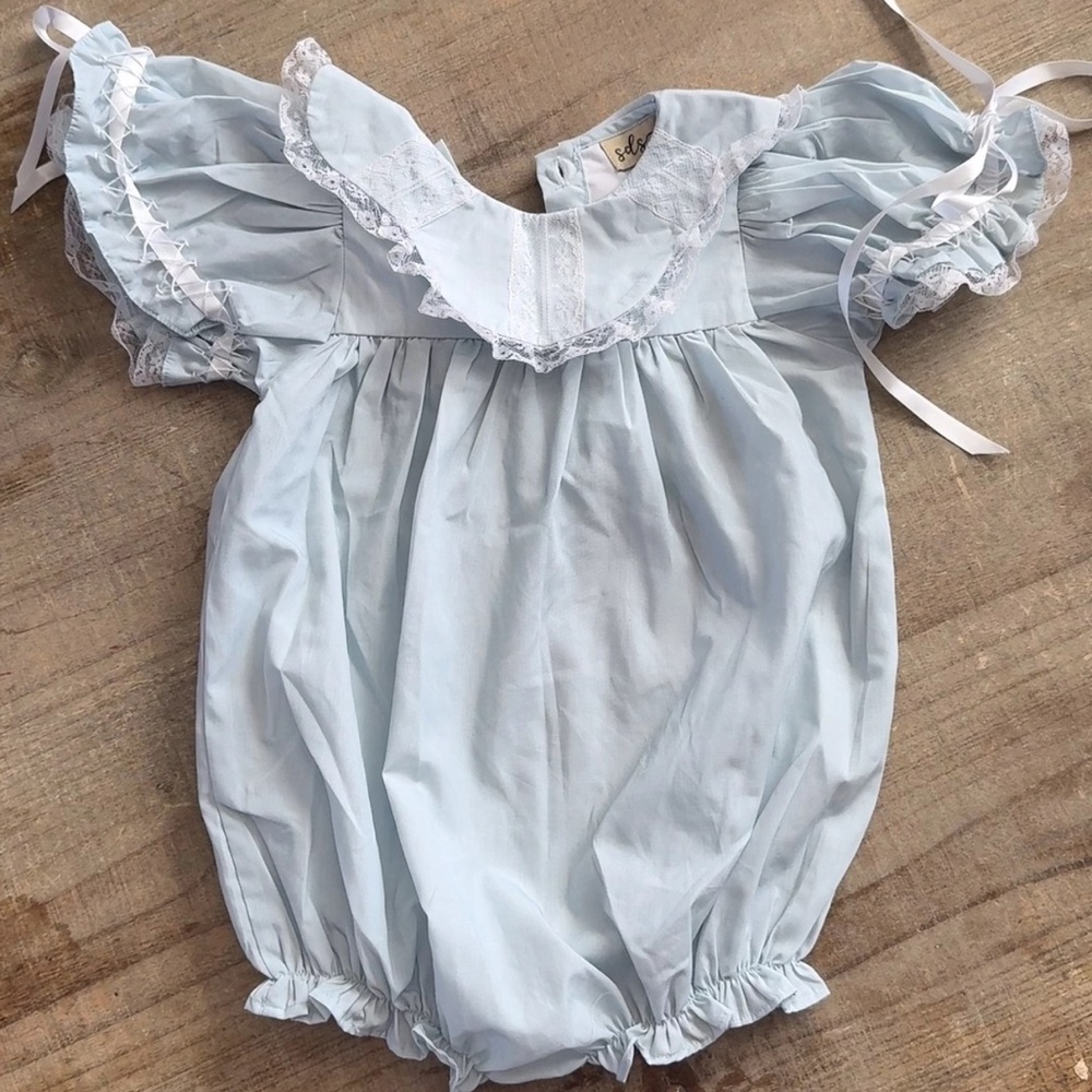 Light Blue Ruffled Bubble